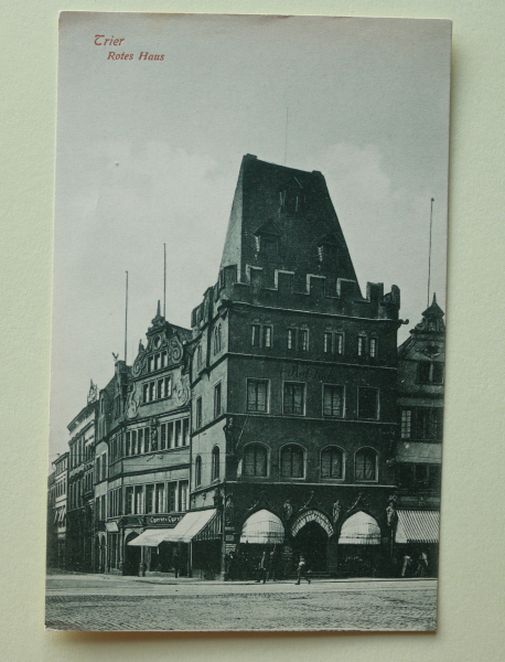 Ansichtskarte AK Trier 1905-1915 Rotes Haus Hotel Zigarren Geschäft Architektur Ortsansicht Rheinland Pfalz